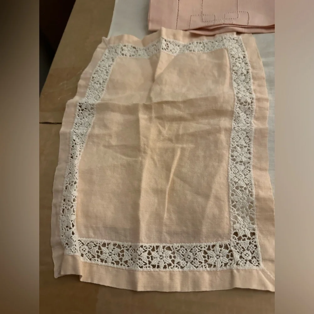 Mismatched linens 15 pieces